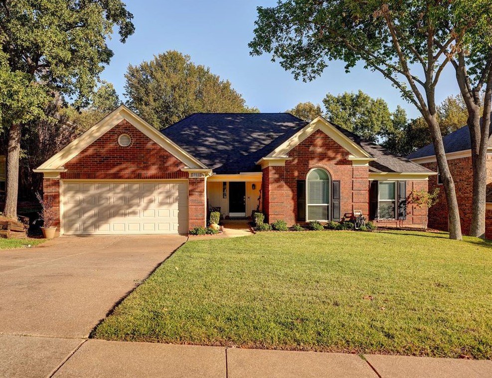 704 Preston Pl, Grapevine, TX 76051-5700