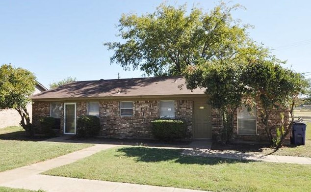 715 Pleasant Manor Ave, Burleson, TX 76028