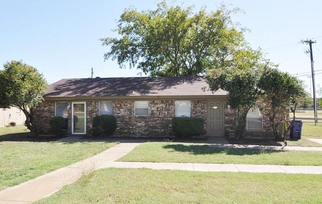 713 Pleasant Manor Ave, Burleson, TX 76028