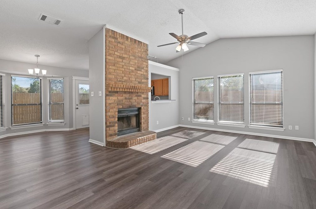 3521 Glenview Dr, Denton, TX 76210