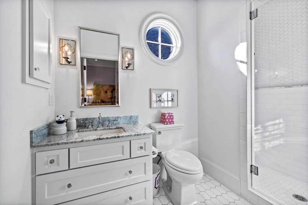 6713 Vanderbilt Ave, Dallas TX  75206-6136 exterior