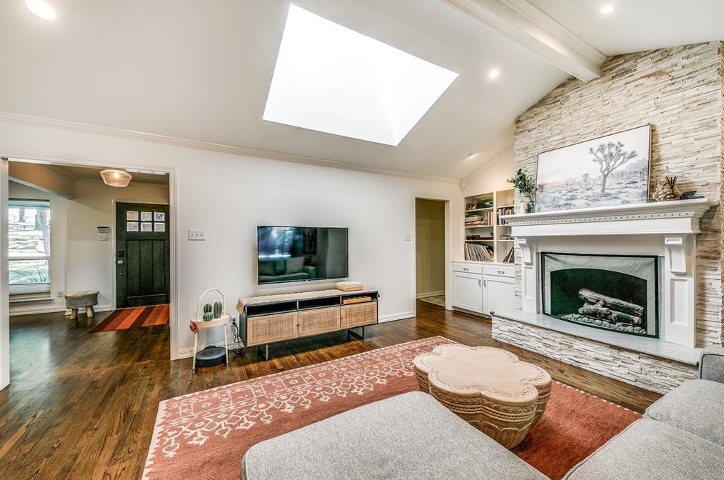 9619 Mossridge Dr, Dallas TX  75238-2538 exterior