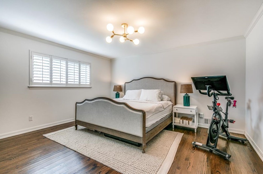 9619 Mossridge Dr, Dallas TX  75238-2538 exterior