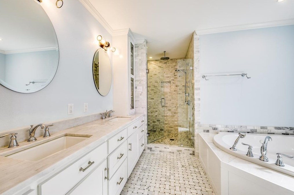 9619 Mossridge Dr, Dallas TX  75238-2538 exterior