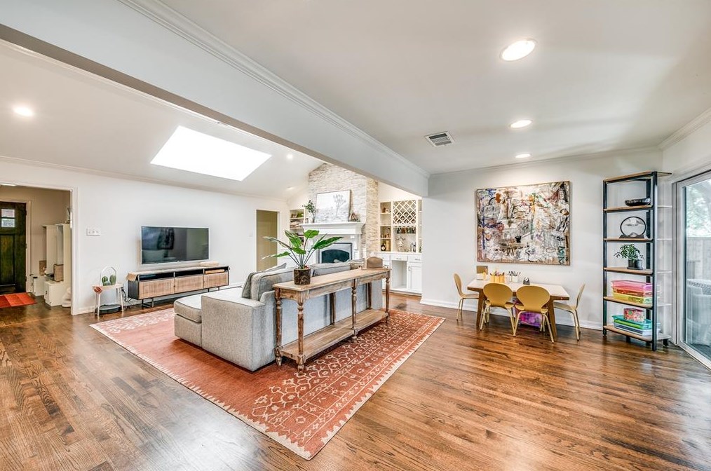 9619 Mossridge Dr, Dallas TX  75238-2538 exterior