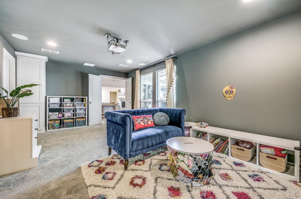 9619 Mossridge Dr, Dallas TX  75238-2538 exterior