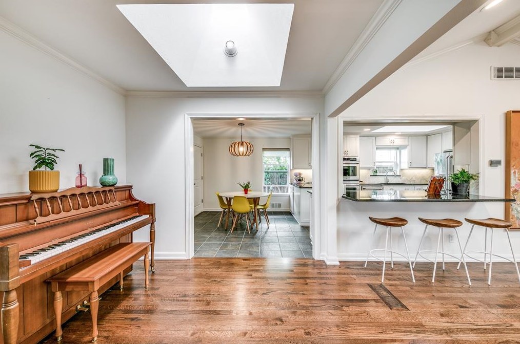 9619 Mossridge Dr, Dallas TX  75238-2538 exterior