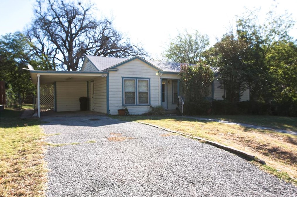 809 S Brazos St, Weatherford, TX 76086