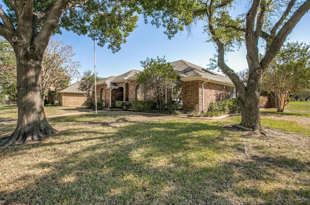 1330 Blue Jay Dr, Lewisville, TX 75077