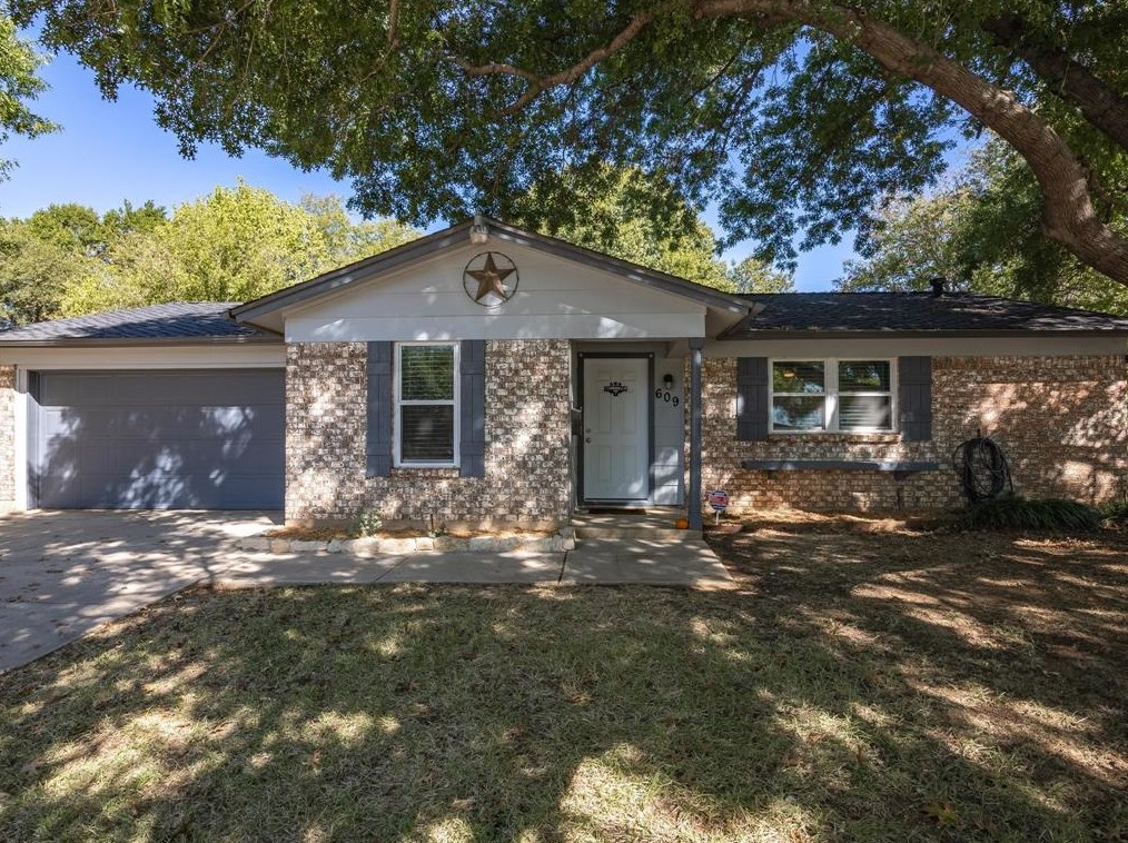 609 Smith Ave, Crowley, TX 76036-3203