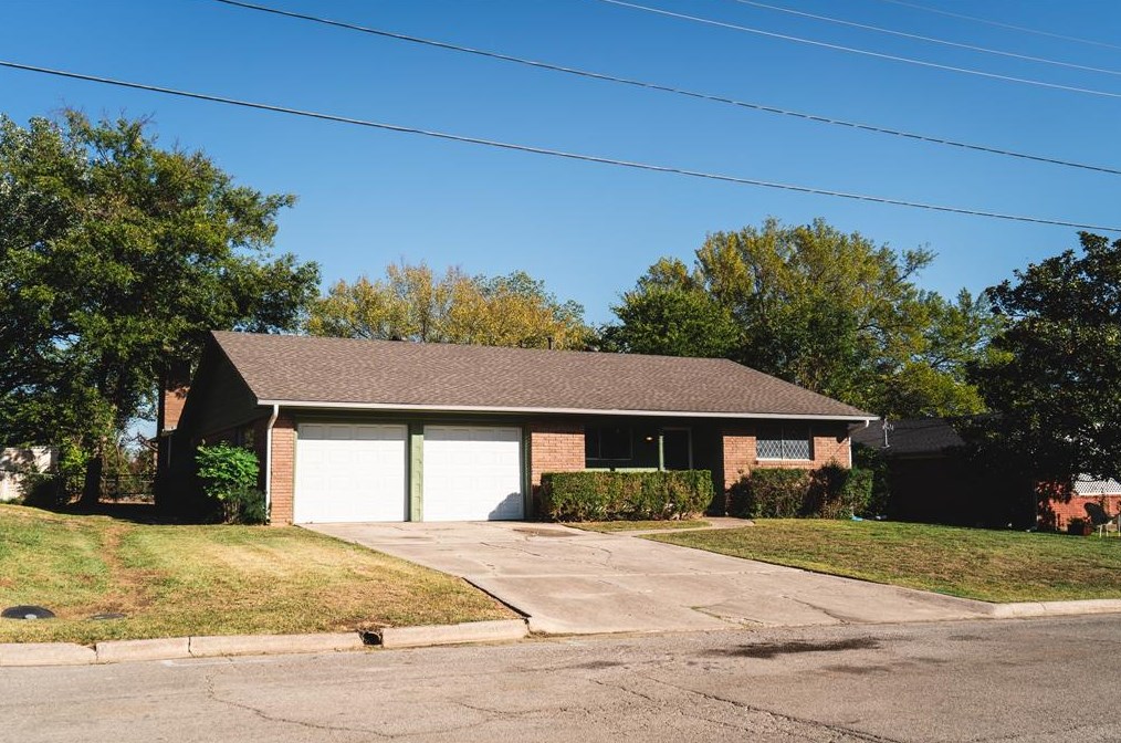 1306 Hillside Dr, Whitesboro, TX 76240
