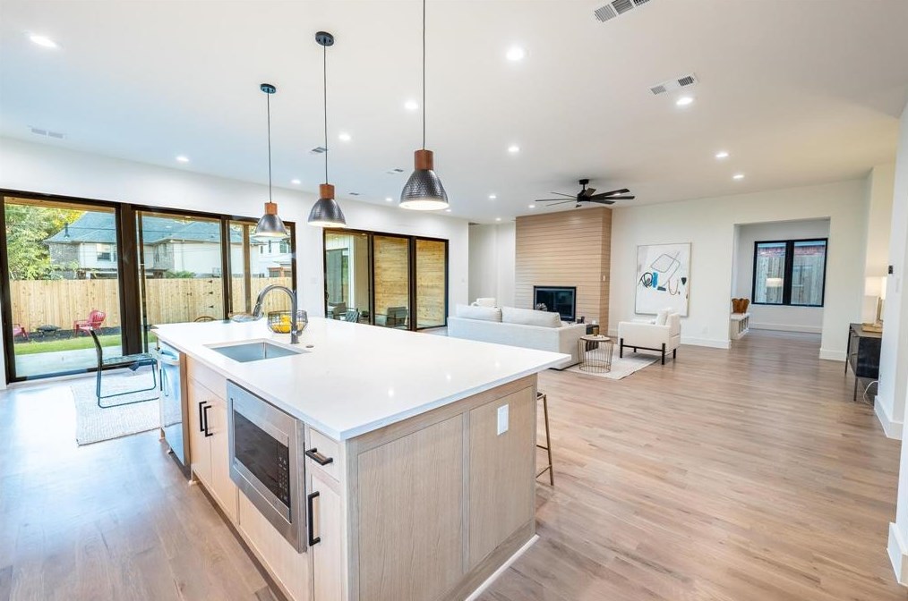 6230 Kenwood Ave, Dallas TX 75206-5515 exterior