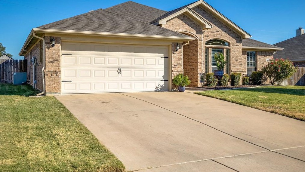 605 Sheila Cir, Joshua, TX 76058-2919