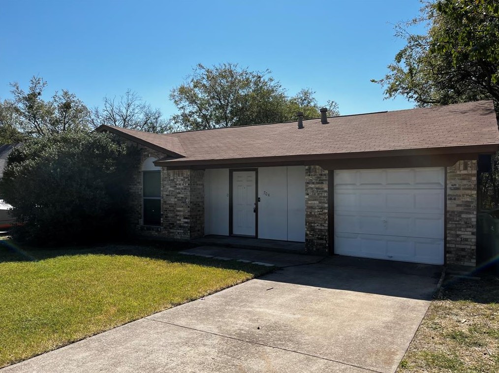 704 Lisa Ln, Cedar Hill, TX 75104