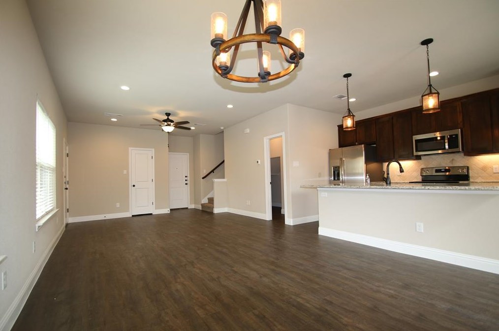 813 Jameson St, Weatherford, TX 76086