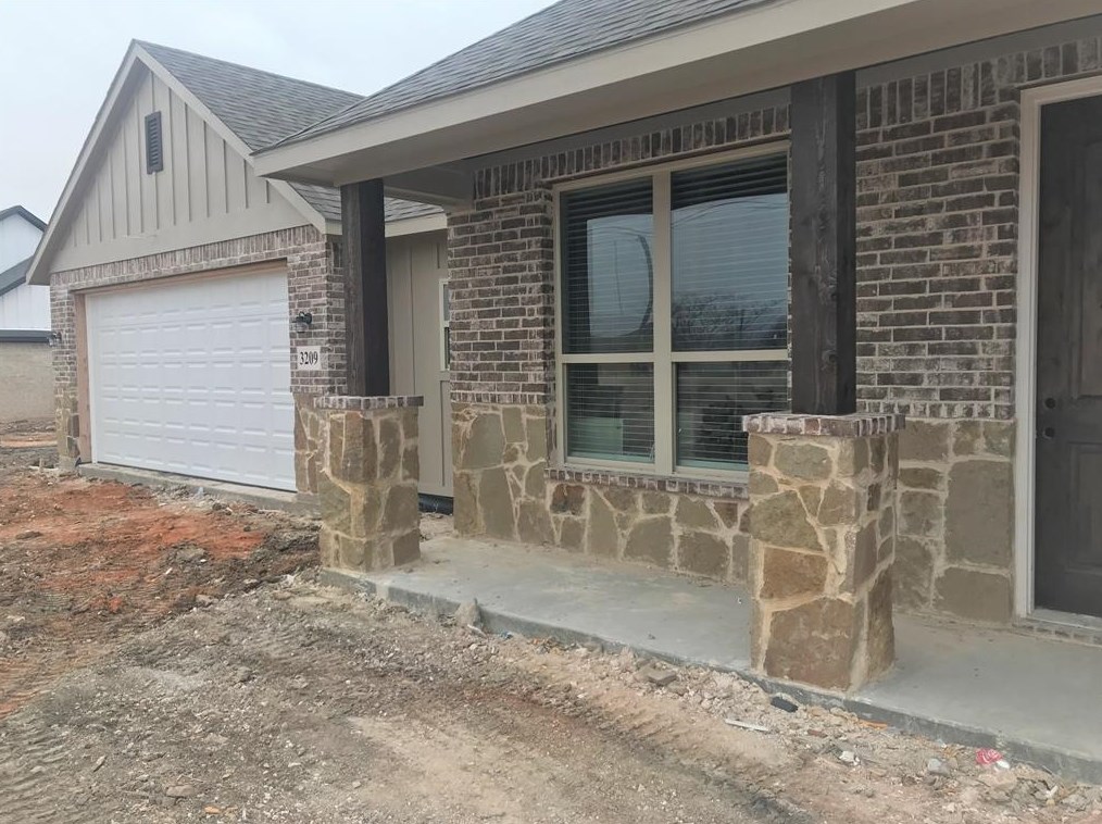 3209 Falcon Dr, Joshua, TX 76058