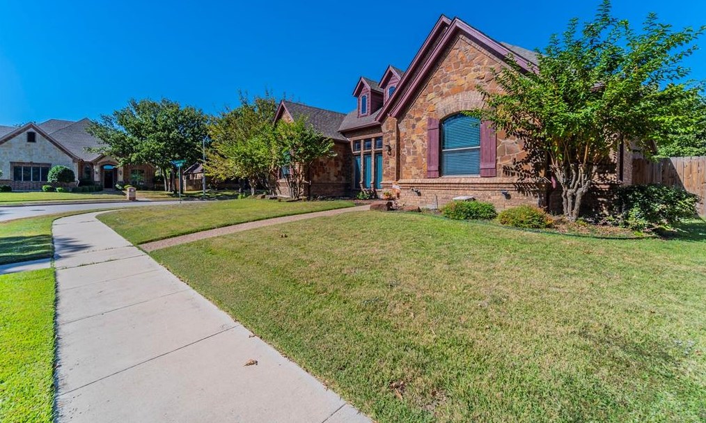 8501 Country Ridge Dr, North Richland Hills, TX 76182