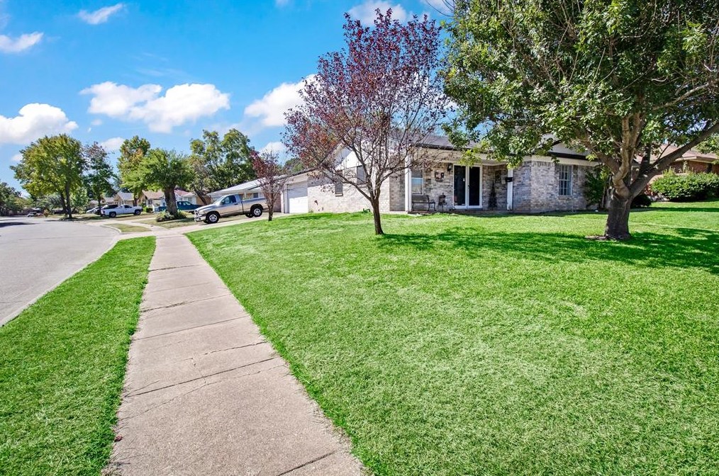 1016 Birchwood Dr, Mesquite, TX 75149-4767