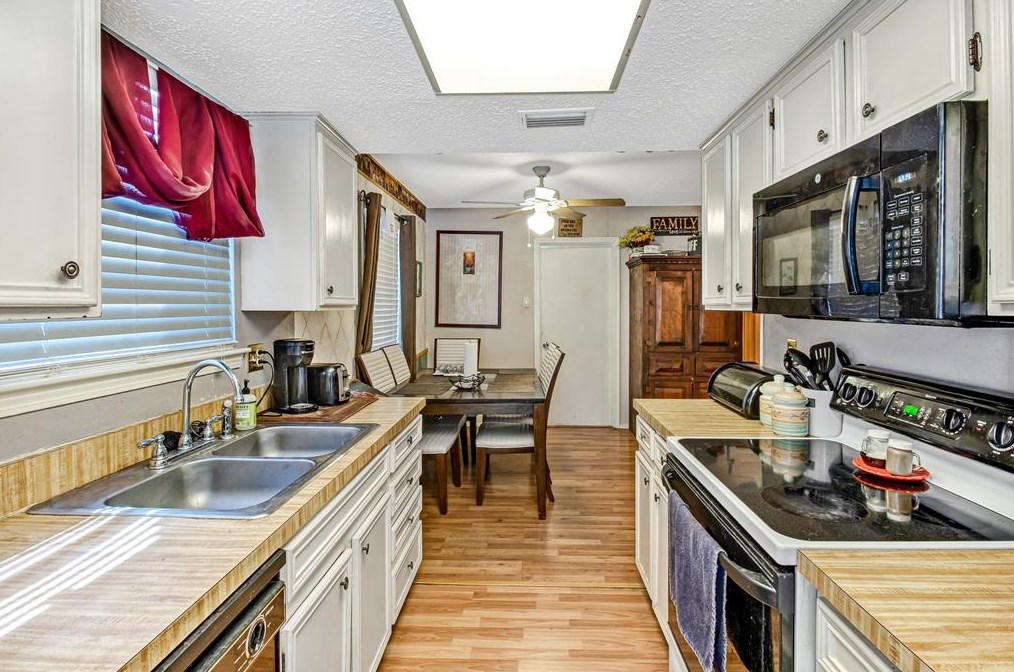 1016 Birchwood Dr, Mesquite TX 75149-4763 exterior