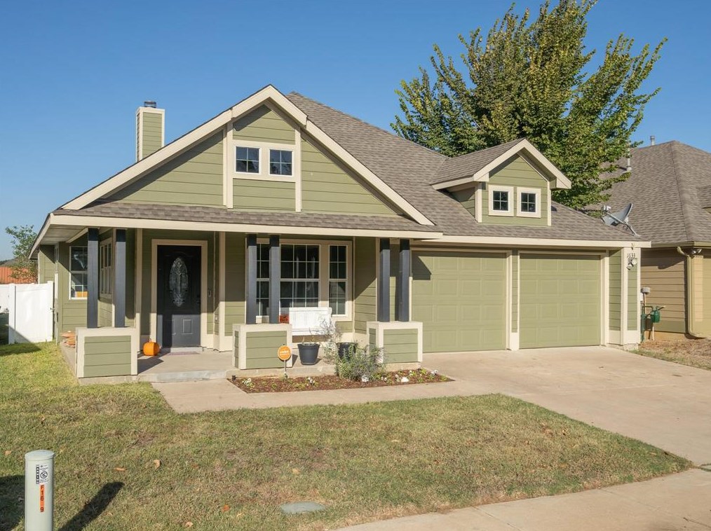 1633 Mary Ln, Aubrey, TX 76227