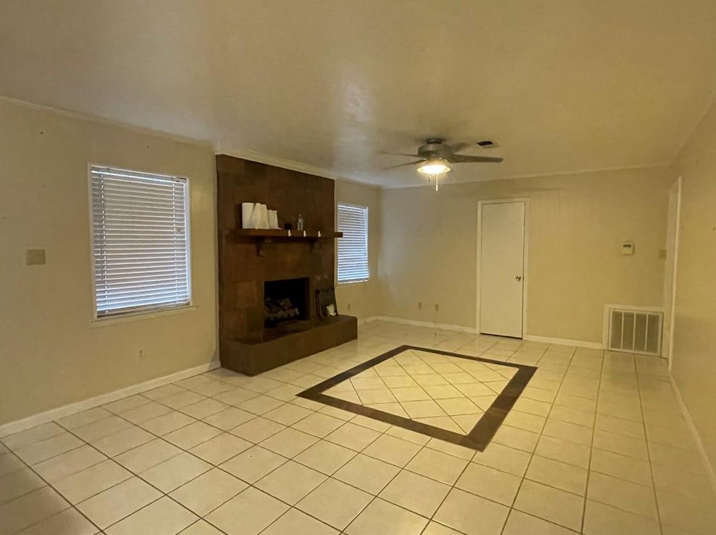 813 E White St, Anna, TX 75409