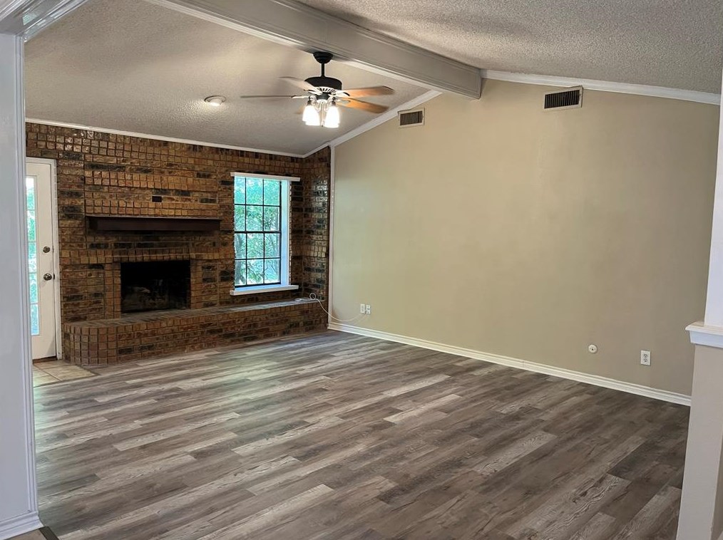 5716 Bermuda Dr, Fort Worth, TX 76180