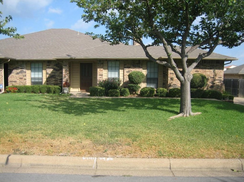 4912 Ledgestone Dr, Fort Worth, TX 76132
