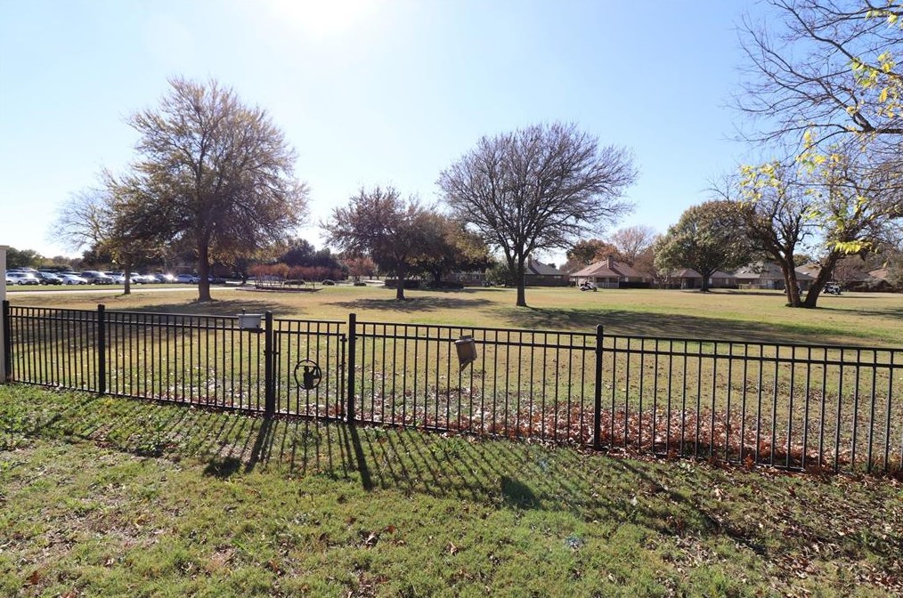 2910 Big Oaks Dr, Garland, TX 75044