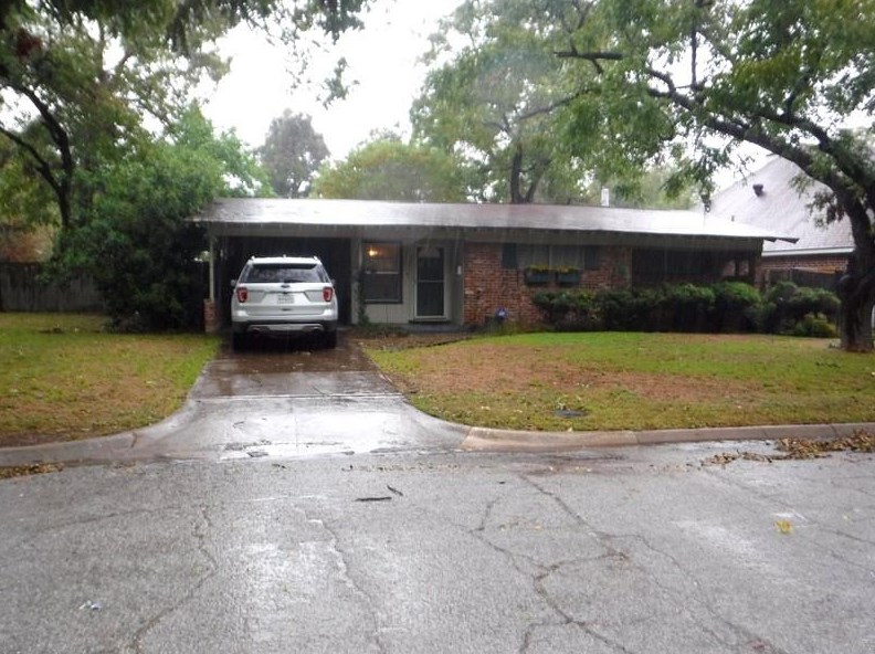 1314 Ruea St, Grand Prairie, TX 75050-3727
