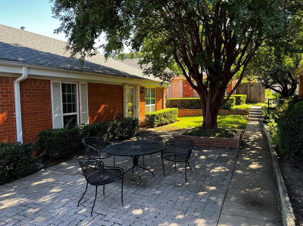 983 Roaring Springs Rd, Fort Worth, TX 76114