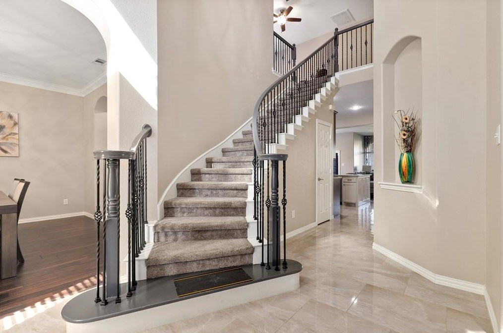 702 Walnut Bend Dr, Midlothian, TX 76063