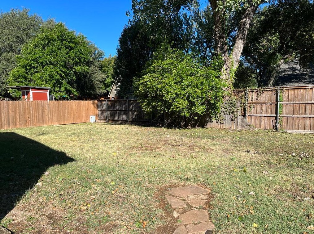 402 Moss Hill Ln, Euless, TX 76039