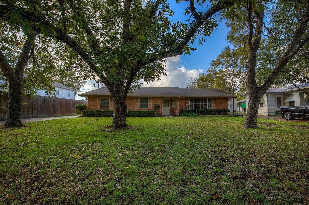 1705 Campbell St, Commerce, TX 75428