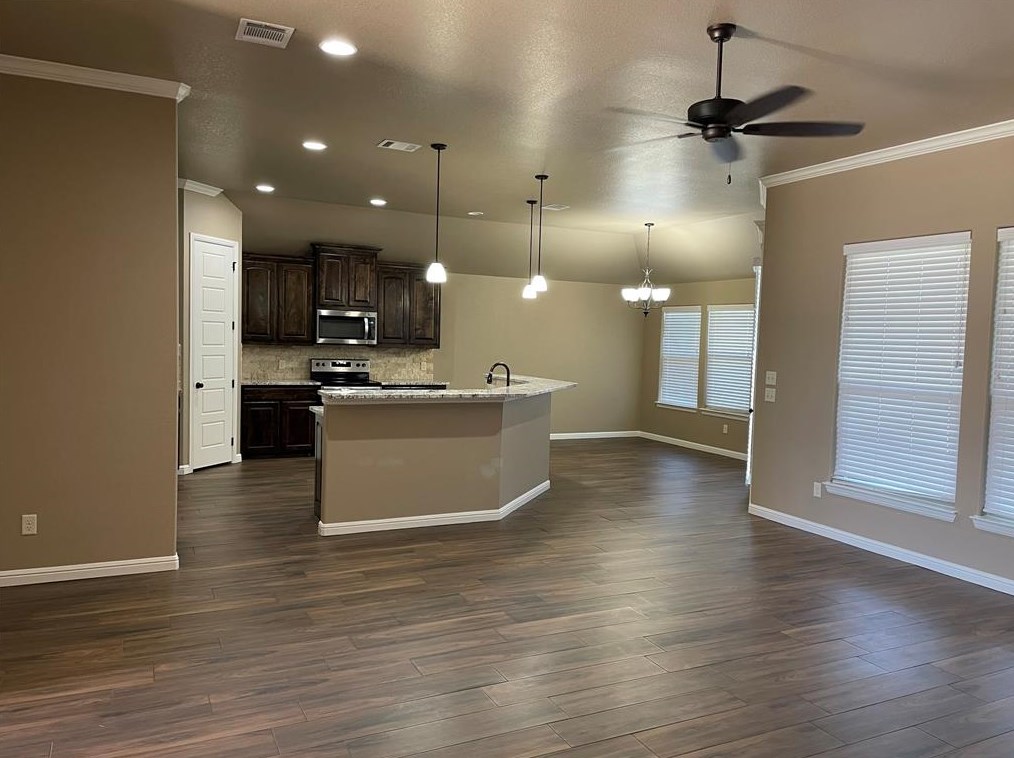 3215 Windcrest Dr, Granbury, TX 76049