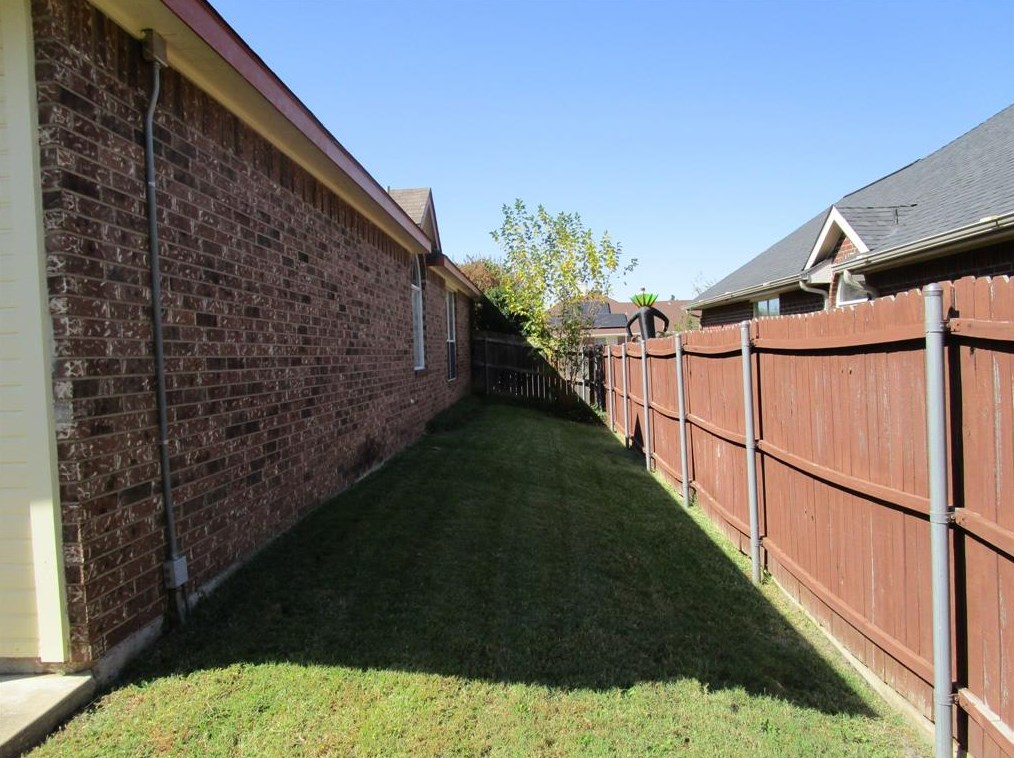 1232 Parkwood Trl, Mesquite TX 75149-8402 exterior