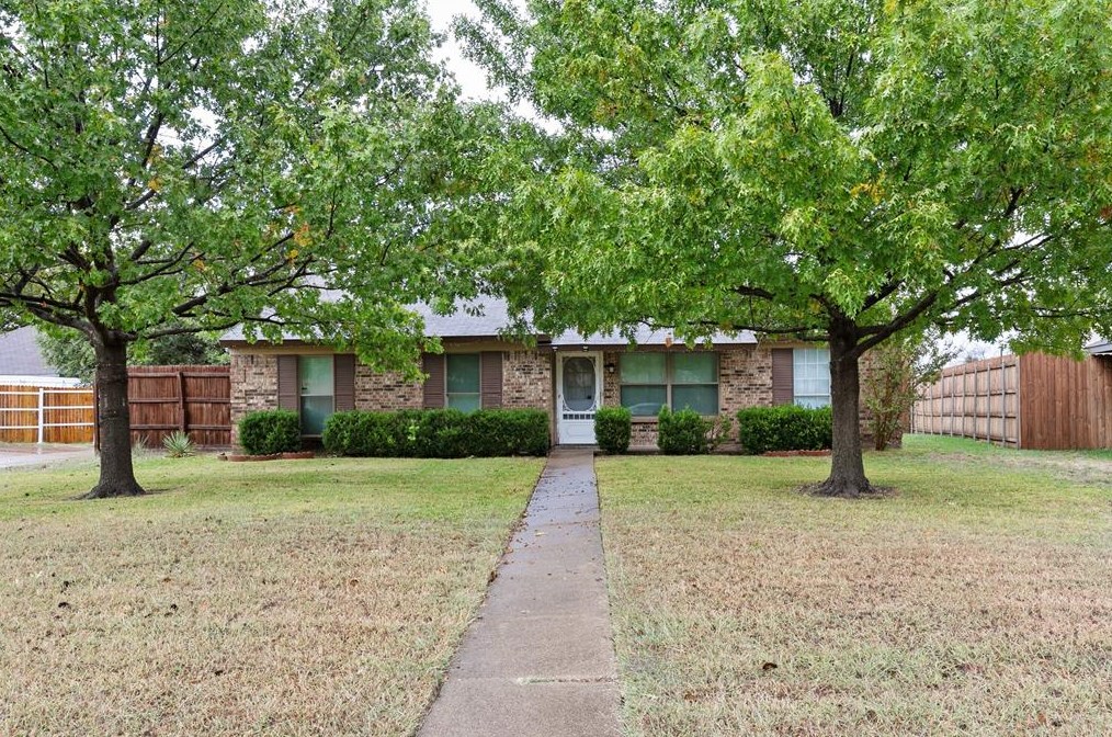 2166 Pueblo Dr, Garland, TX 75040