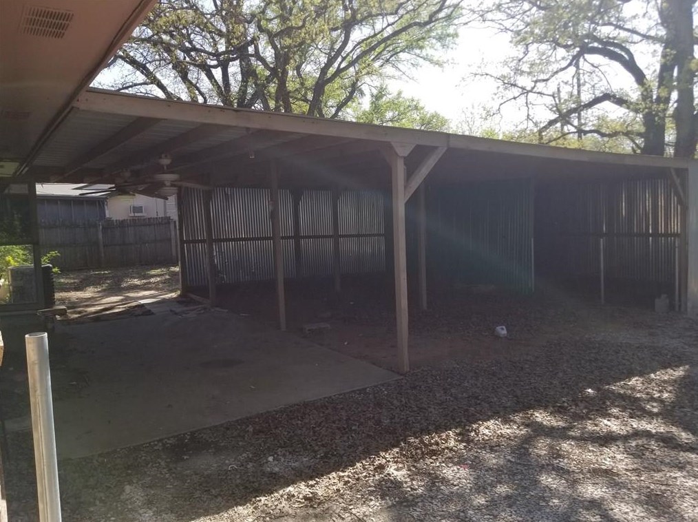 125 Briarwood Dr, Kennedale, TX