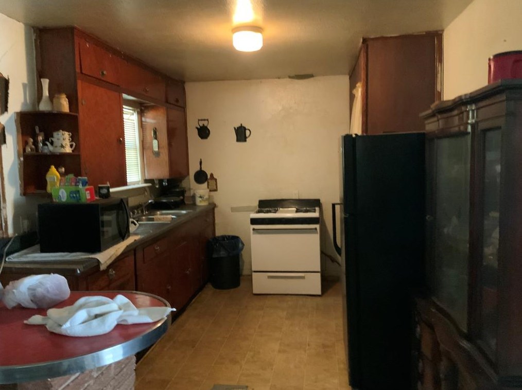 3233 Springview Ave, Dallas, TX 75216-4846