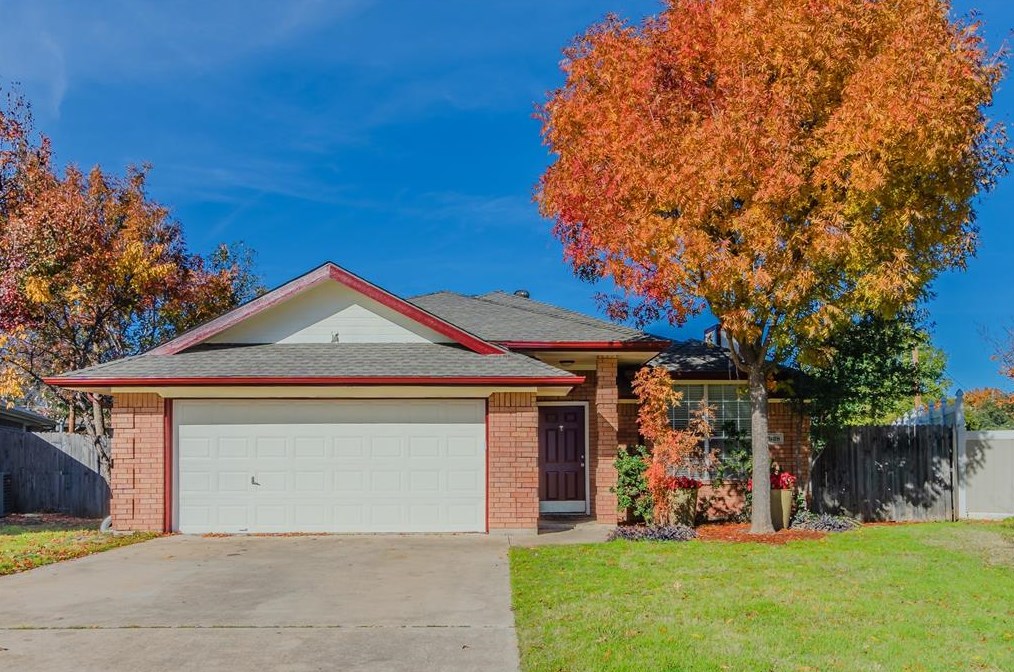 6928 Crystal Ln, Fort Worth, TX 76182