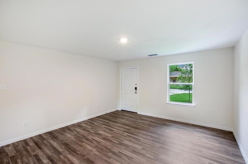 1300 N Brazos Ave, Cleburne, TX 76031