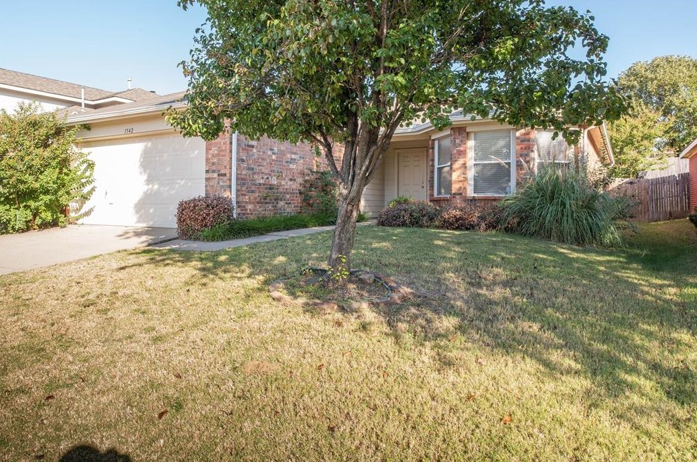 1542 Laurel Hall Ln, Oak Point, TX 75068