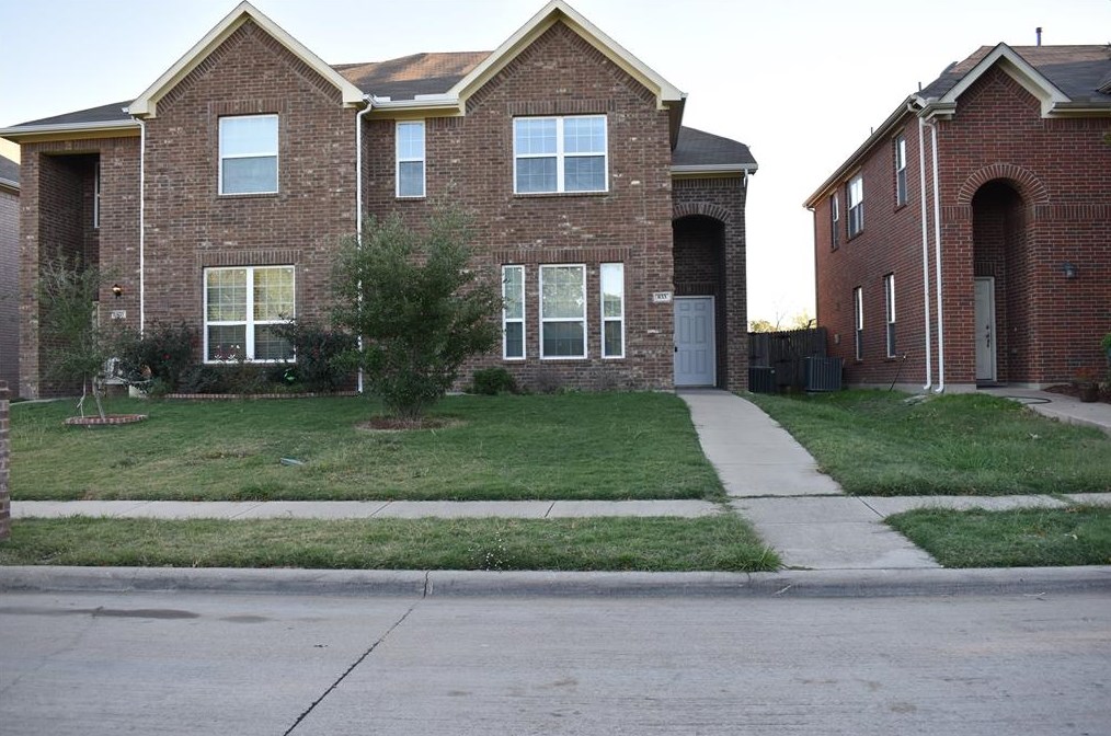 833 Jamie Dr, Grand Prairie, TX 75052