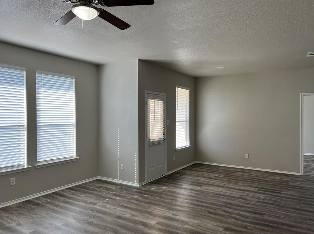 1044 Junegrass Ln, Crowley TX  76036-4064 exterior