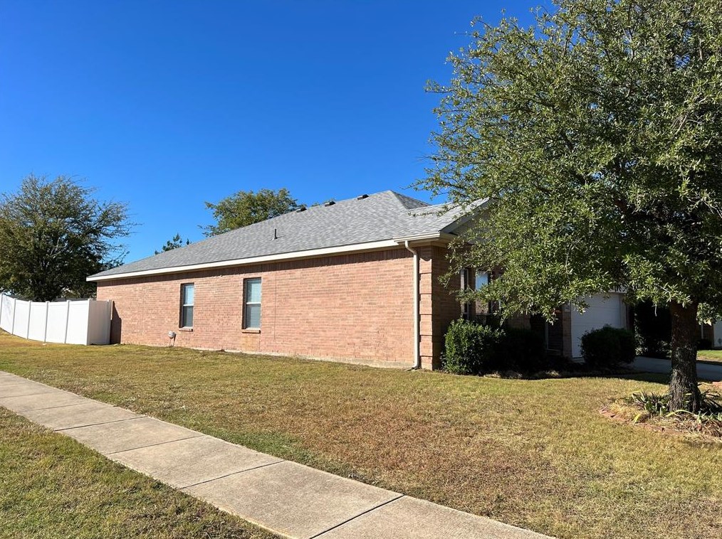 1044 Junegrass Ln, Crowley TX  76036-4064 exterior