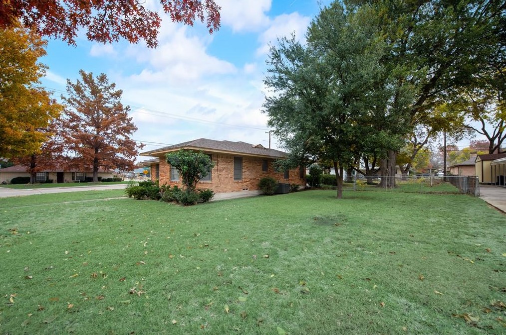 1002 Majors Dr, Mesquite TX  75149-5817 exterior