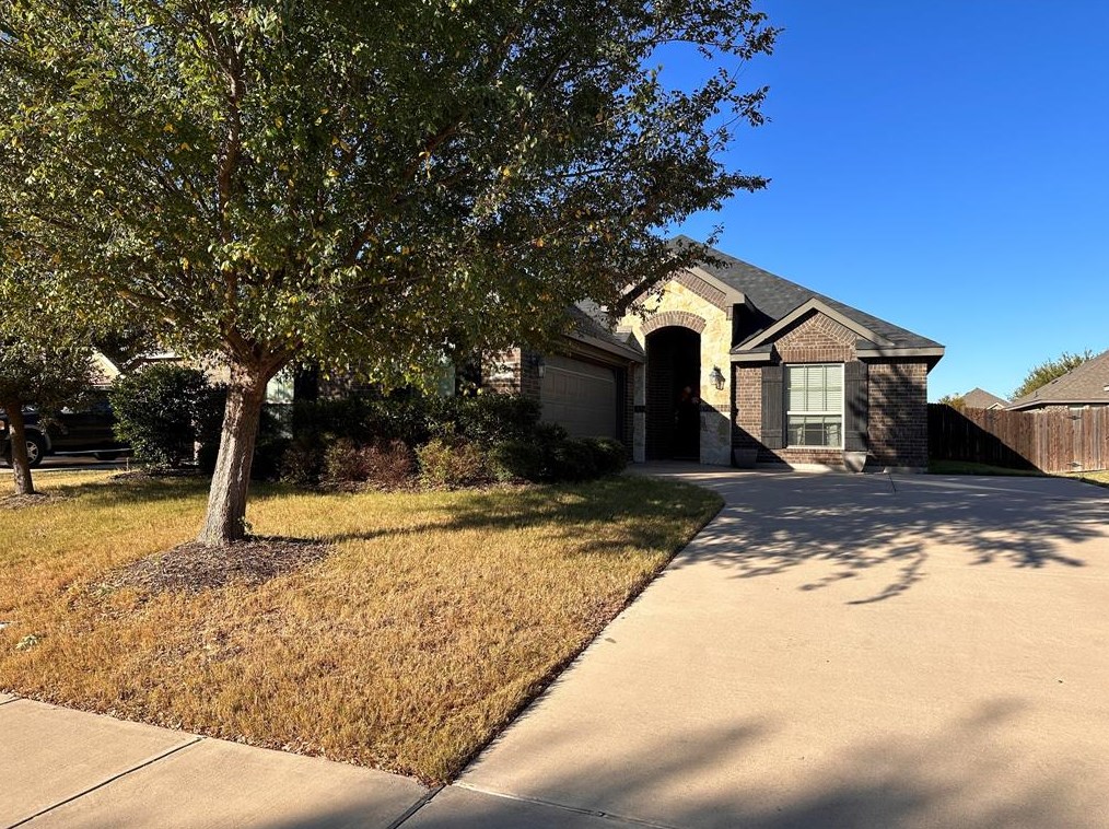 209 Cambridge St, Waxahachie, TX 75165