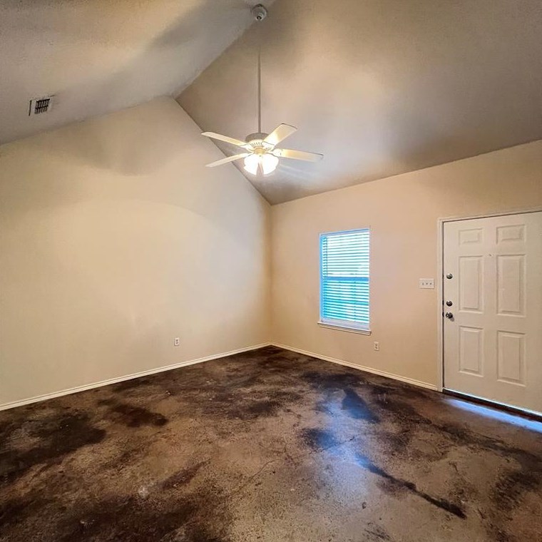 102 Lindas Creek Ln, Weatherford, TX 76088