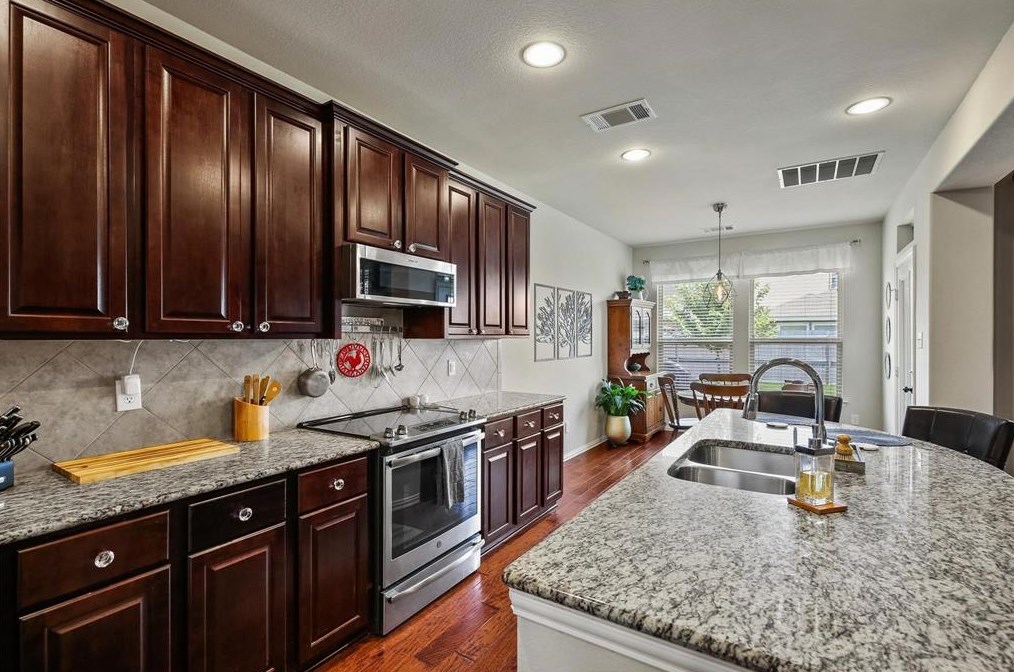2024 Uvalde Dr, Forney TX  75126-5153 exterior