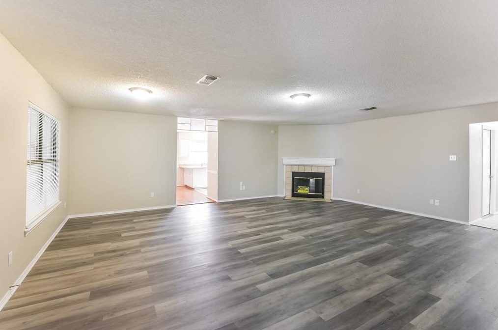 2121 Rolling Creek Run, Fort Worth, TX 76108