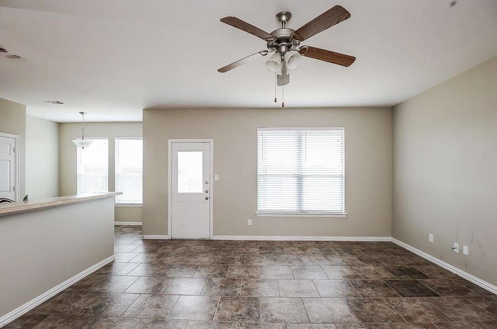 237 Kennedy Dr, Crowley TX  76036-4056 exterior